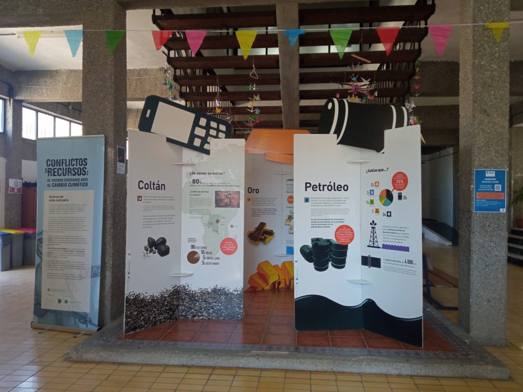 Exposición “CONFLICTOS POR RECURSOS” en el IES ALPUJARRA (Órgiva, Granada)